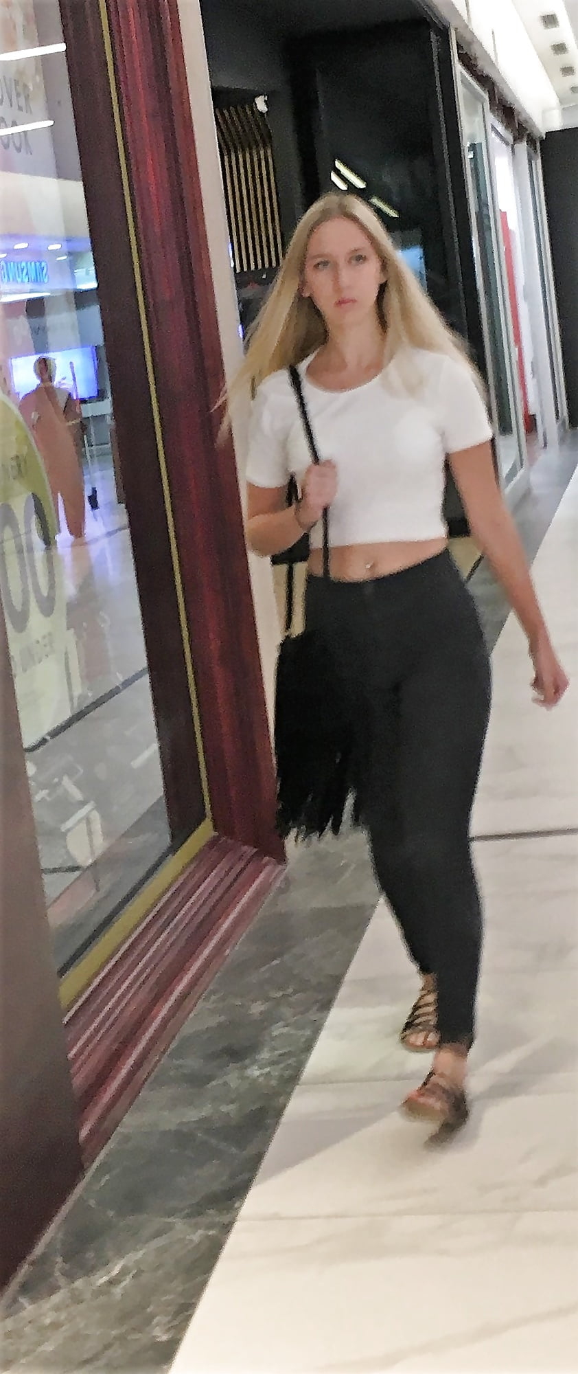 Beautiful blonde mall slut wide ass porn pictures