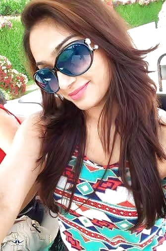 DESI INDIAN AUNTY porn pictures