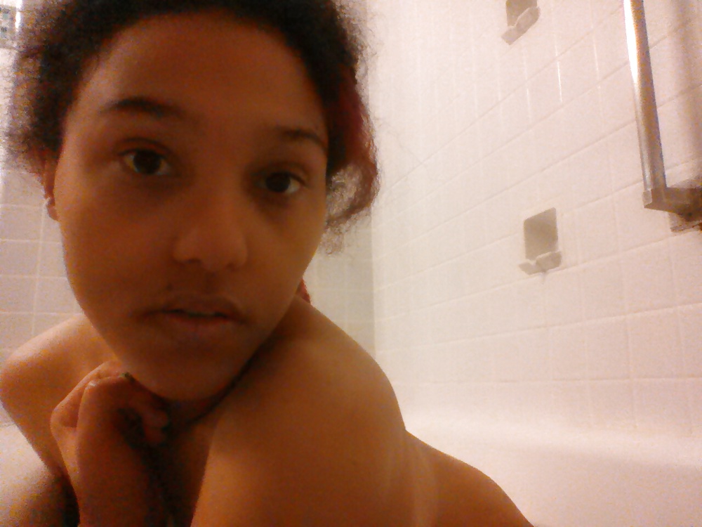 'Ashlee' Cute Ebony friend from Baltimore porn pictures