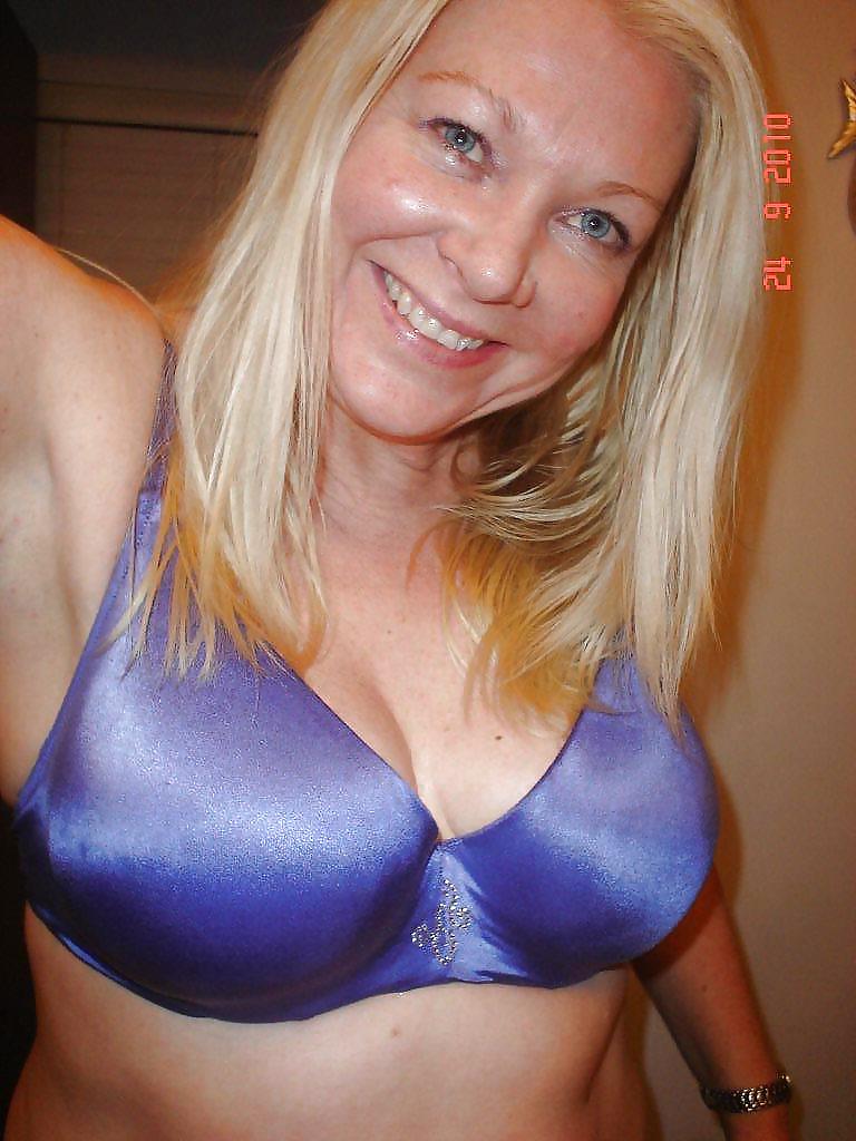 hot blonde mom porn pictures