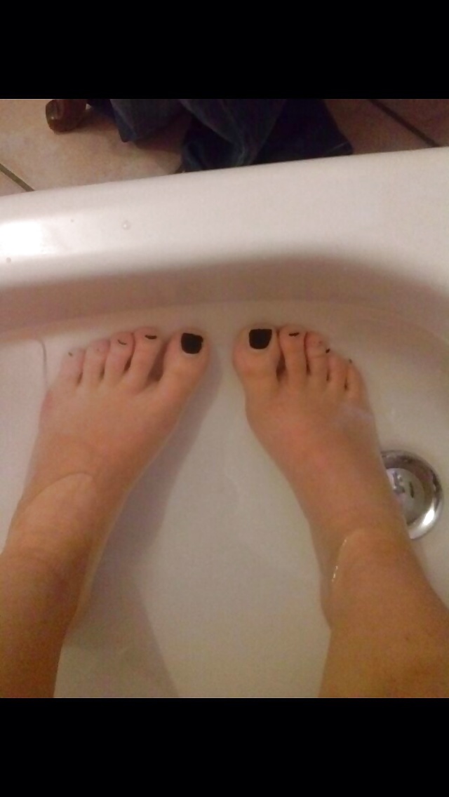 GF feet porn pictures