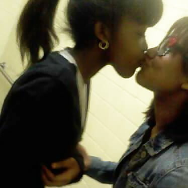 Petite salope 8 porn pictures