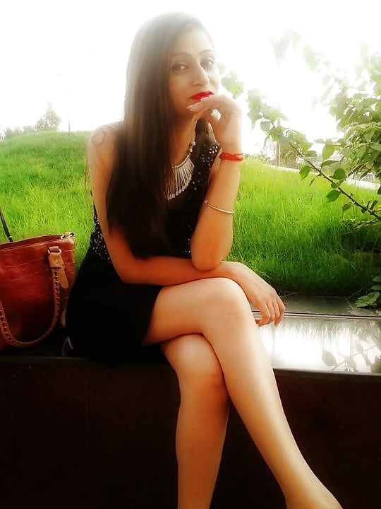 AMATEUR INDIAN BABE porn pictures