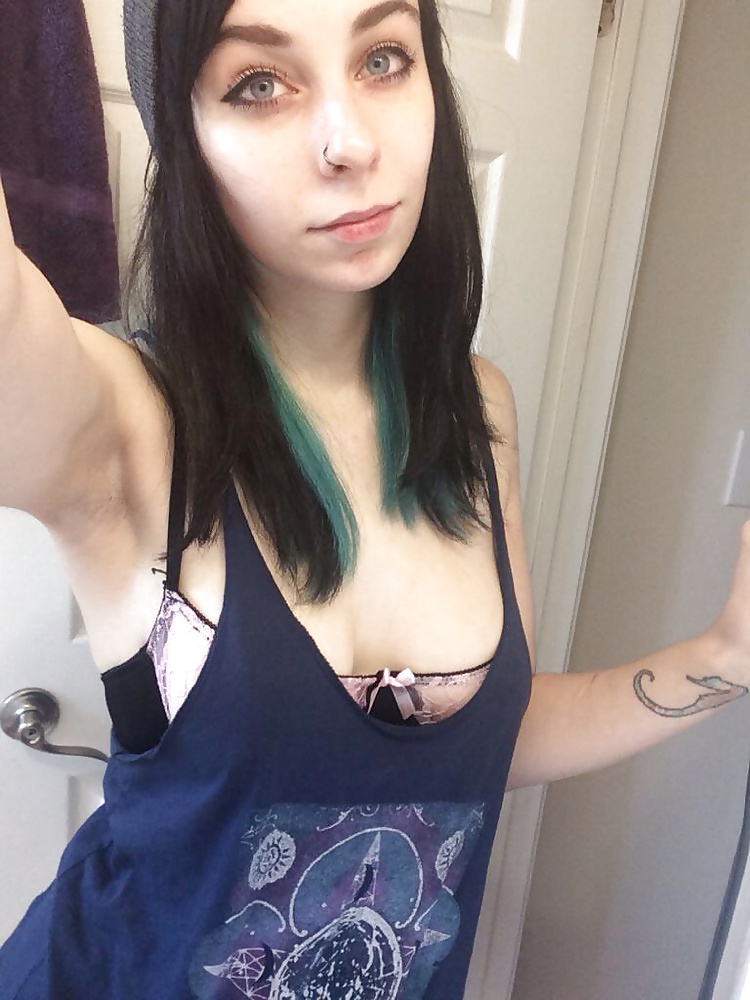 Nice (non nude) girls 196 porn pictures