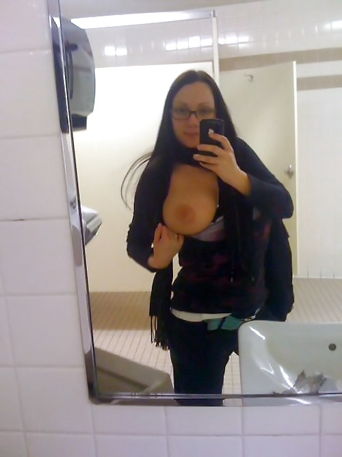 Selfie Amateur MILFs and Mature - vol 29! porn pictures