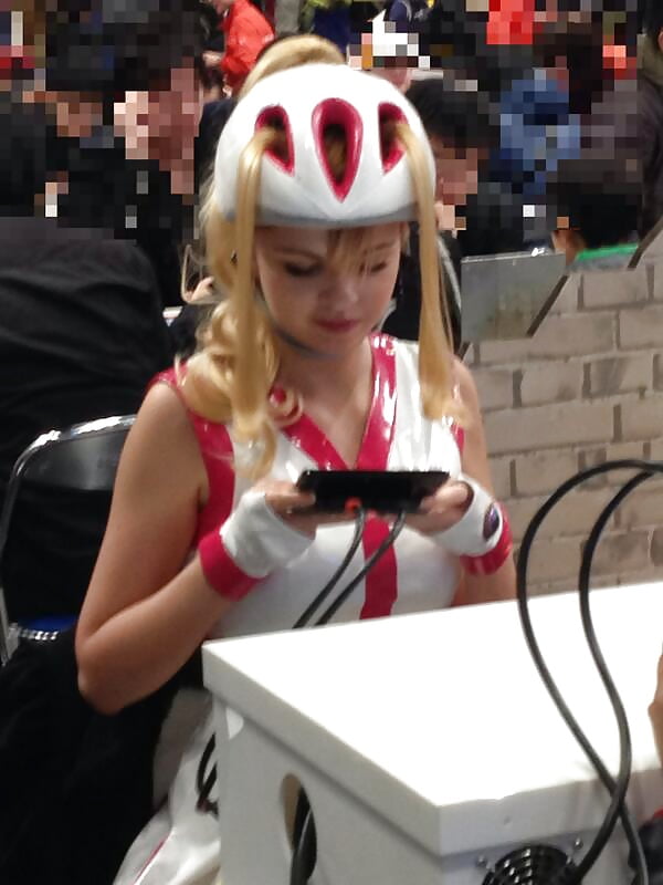 Pokemon Cosplay Babe Battle porn pictures