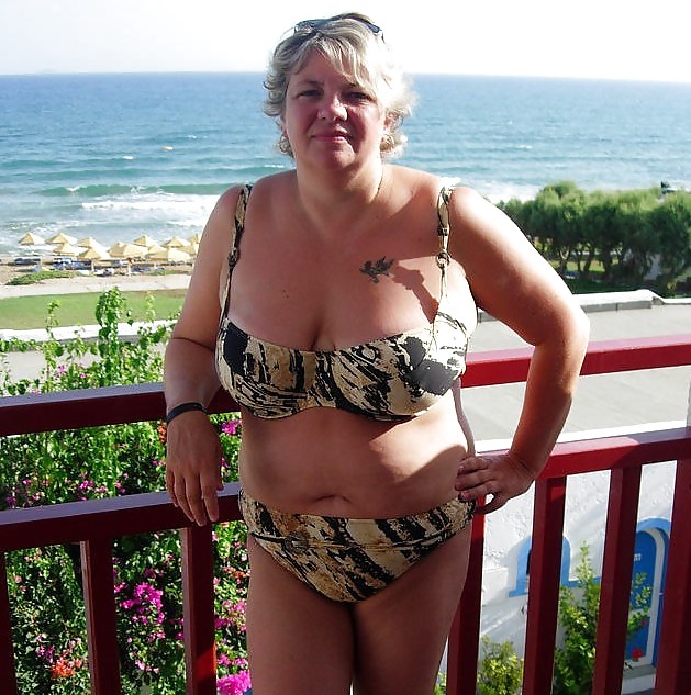 Grannies on beach porn pictures