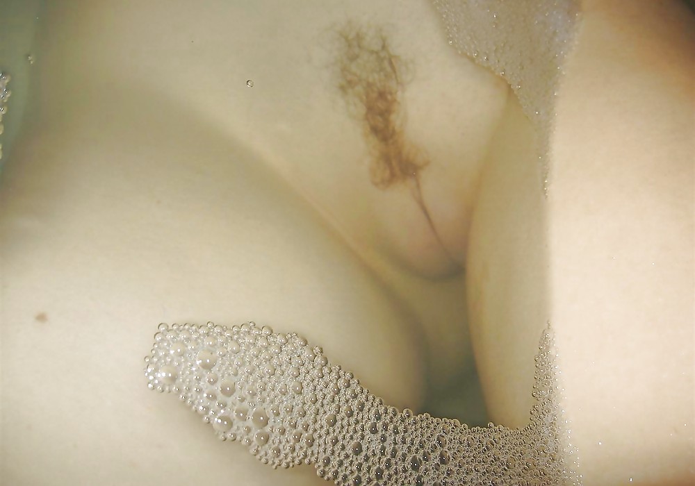 Bathig With Susie porn pictures