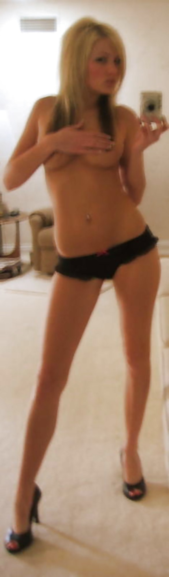 Pretty Amateur Typhanie 2 porn pictures