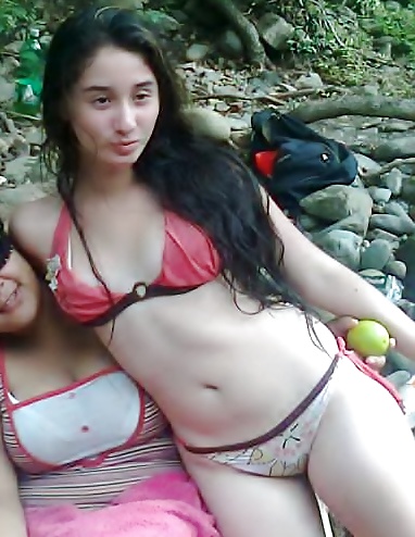Young amateur latina whore in bikini (non nude) porn pictures