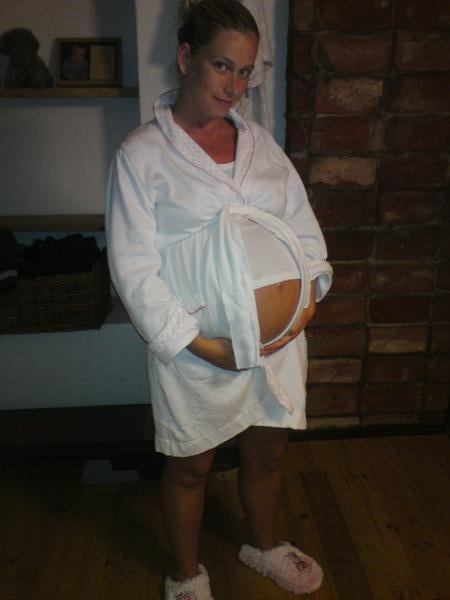 Pregnant Tits Bathrobe - Showing Porn Images for Pregnant bathrobe porn | www.nopeporno.com