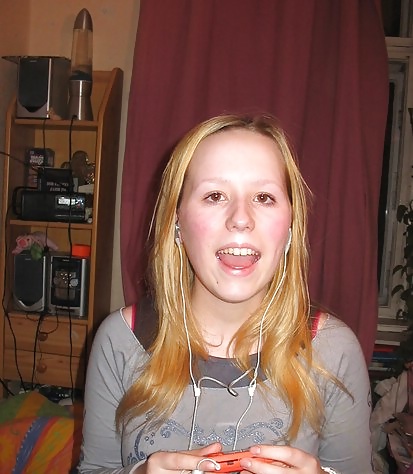 Petite blonde slut open hole porn pictures