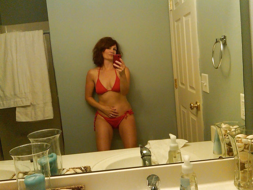 sexy milf's selfshots porn pictures