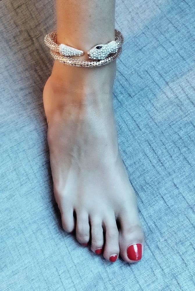For feet worshipers - 4 Photos 