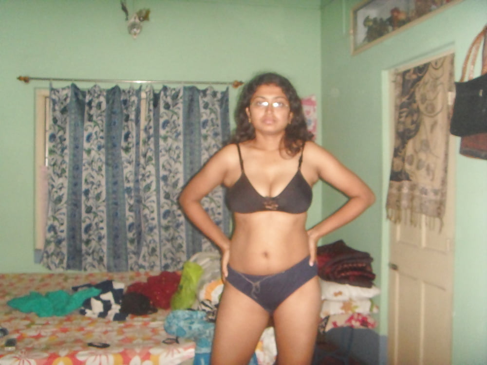 Sri lankan amateur girl - 15 Photos 