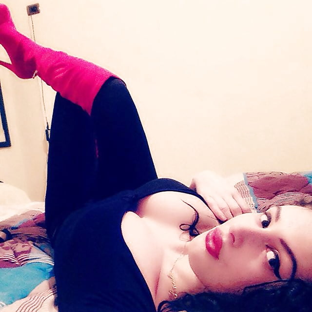 Supeer Ana strip girl albania porn pictures
