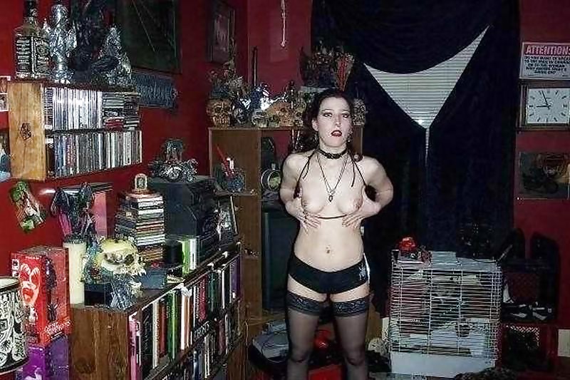 GothSlut From SmutDates.com porn pictures