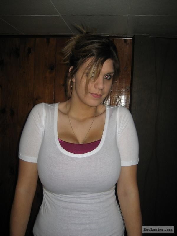 Amateur Cleavage Clothed NN- 64 Photos 