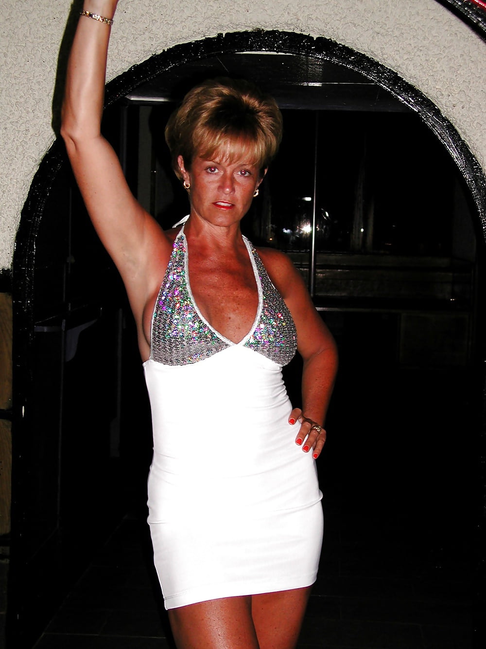 Hot Mature Milf on Vacation porn pictures