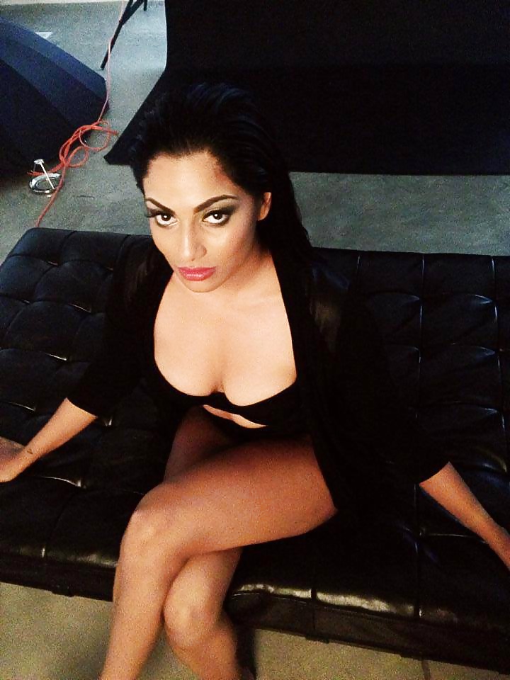 INDIAN DESI BITCH porn pictures