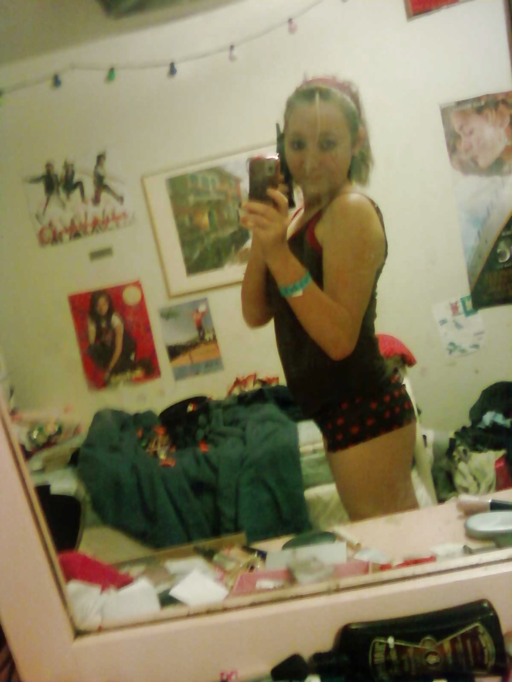 Self shot - Amateur girl #127 porn pictures
