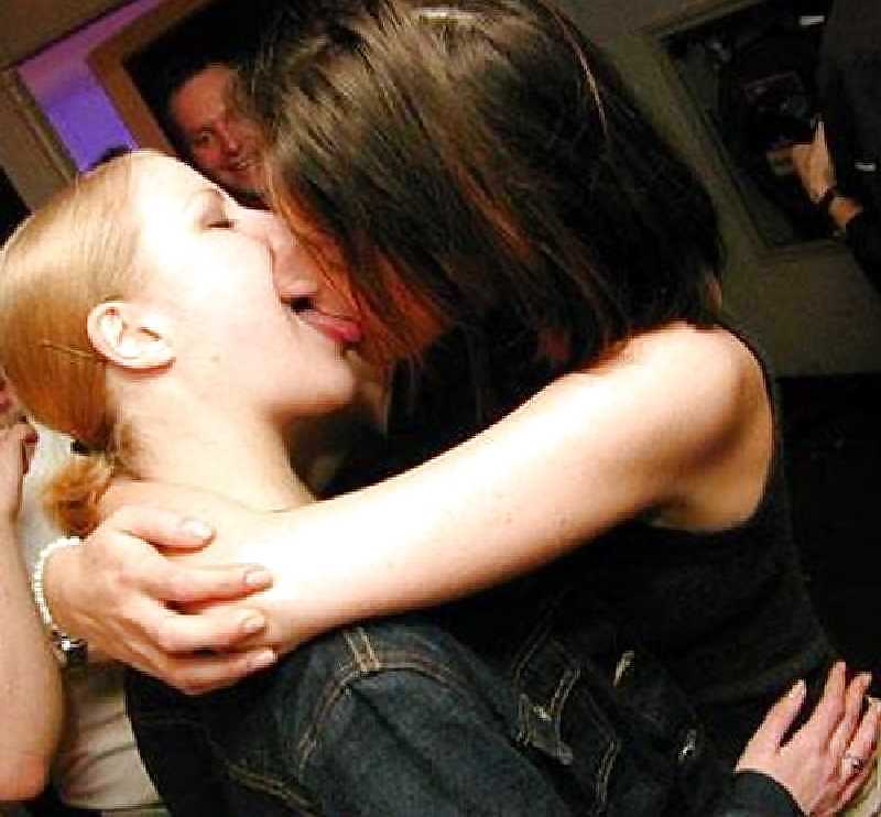 Misc Amat Kissing Girls porn pictures