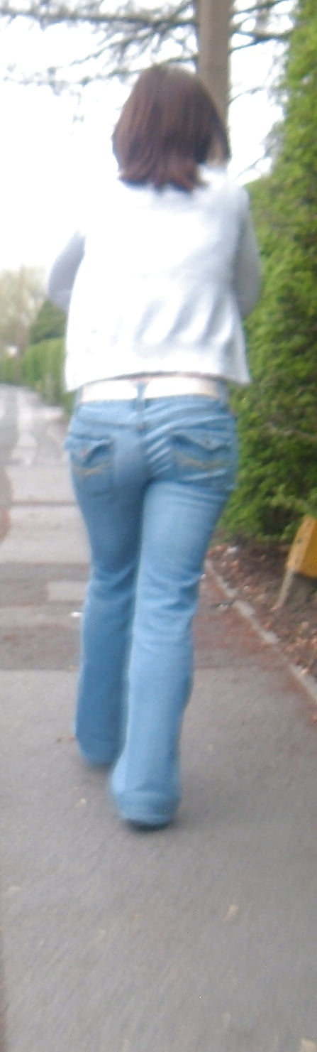 Candid Asses on the Street porn pictures