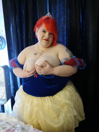 raven plays dress up         