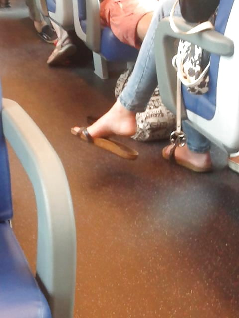 Candid Feet porn pictures