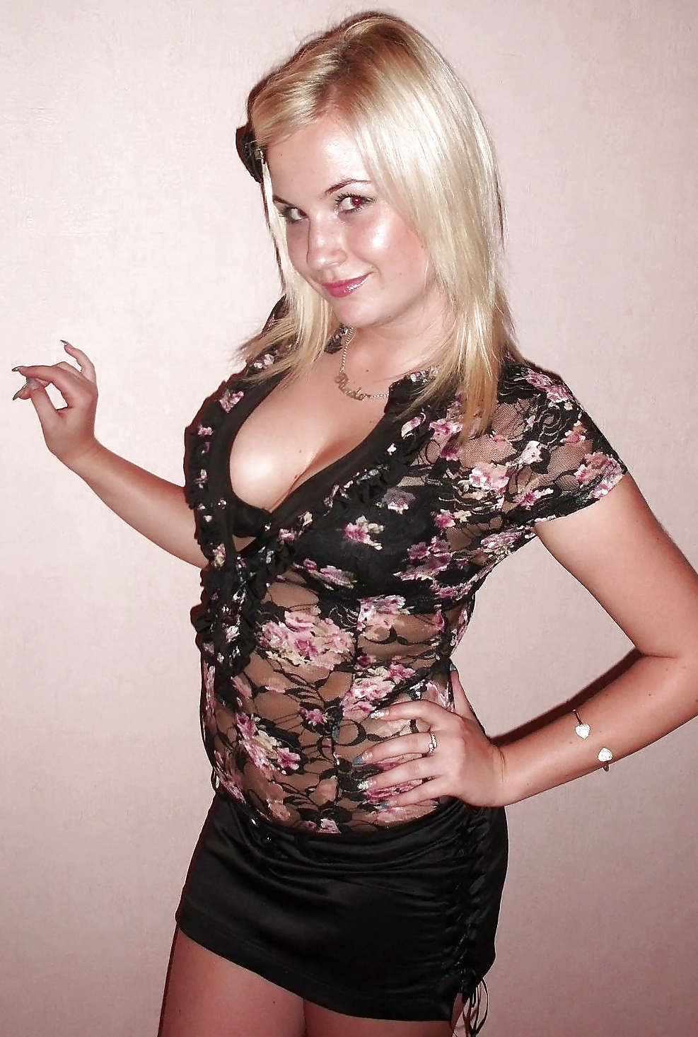 Amateur Blonde Teen Posing 2. porn pictures