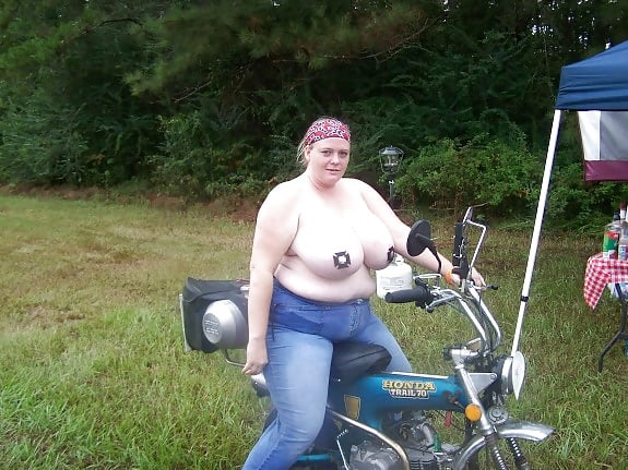 chubby-lesbians-biker