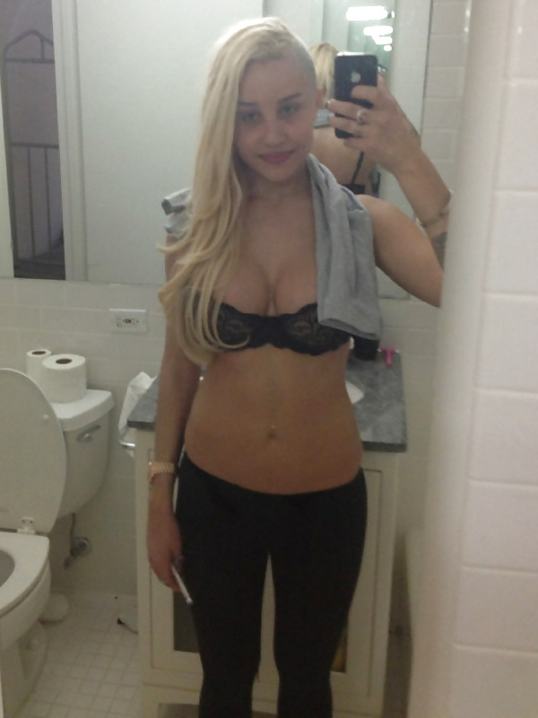 Amanda Bynes Shows Off On Twitter porn pictures