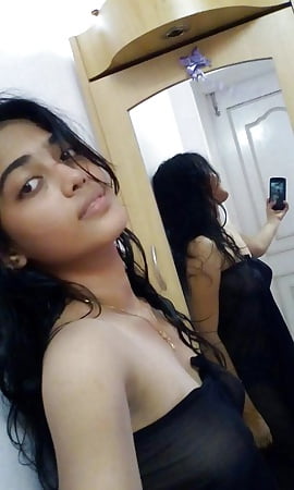 South Indian Teenage Girls - Indian Pooja Rich Family Girl Bathroom Nude Selfie Leaked - 5 Pics ...