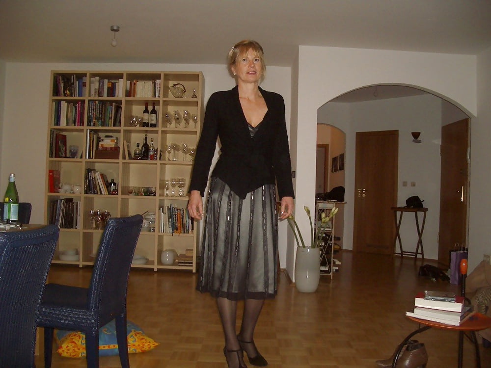 Horny Milf Annie porn pictures