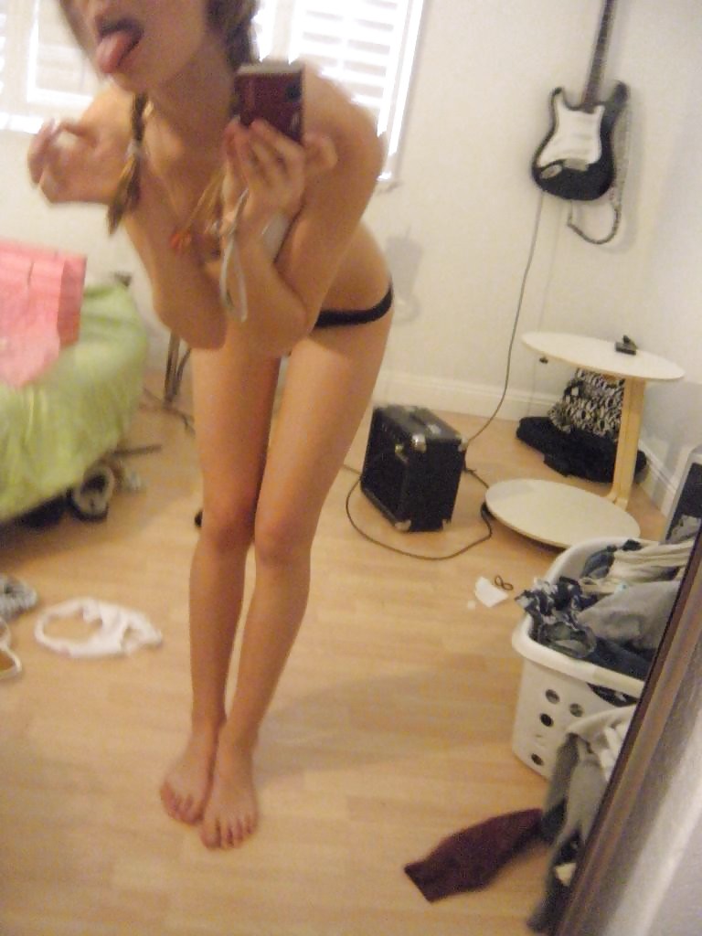 Teen Selfshot 2 porn pictures