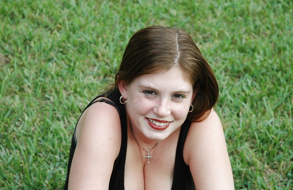 SEXY CHUBBY TEEN POSING porn pictures