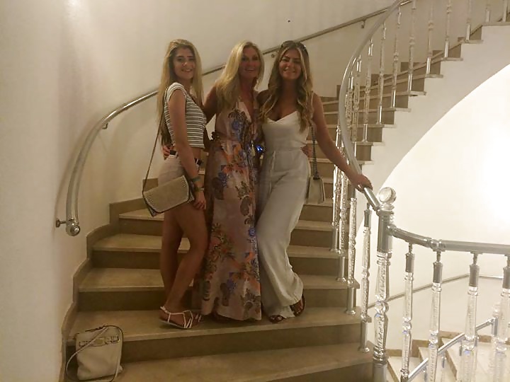 Facebook Milfs 3 porn pictures