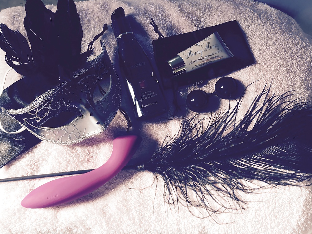 Dressing sexy for Master toys too porn pictures