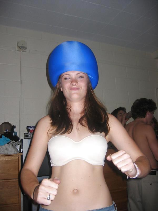 Bra Babes 34 porn pictures