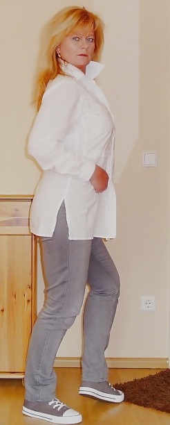 Ulrike Posing porn pictures