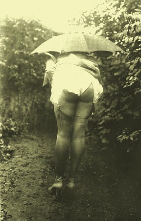 Vintage lady's & Umbrellas-num-001