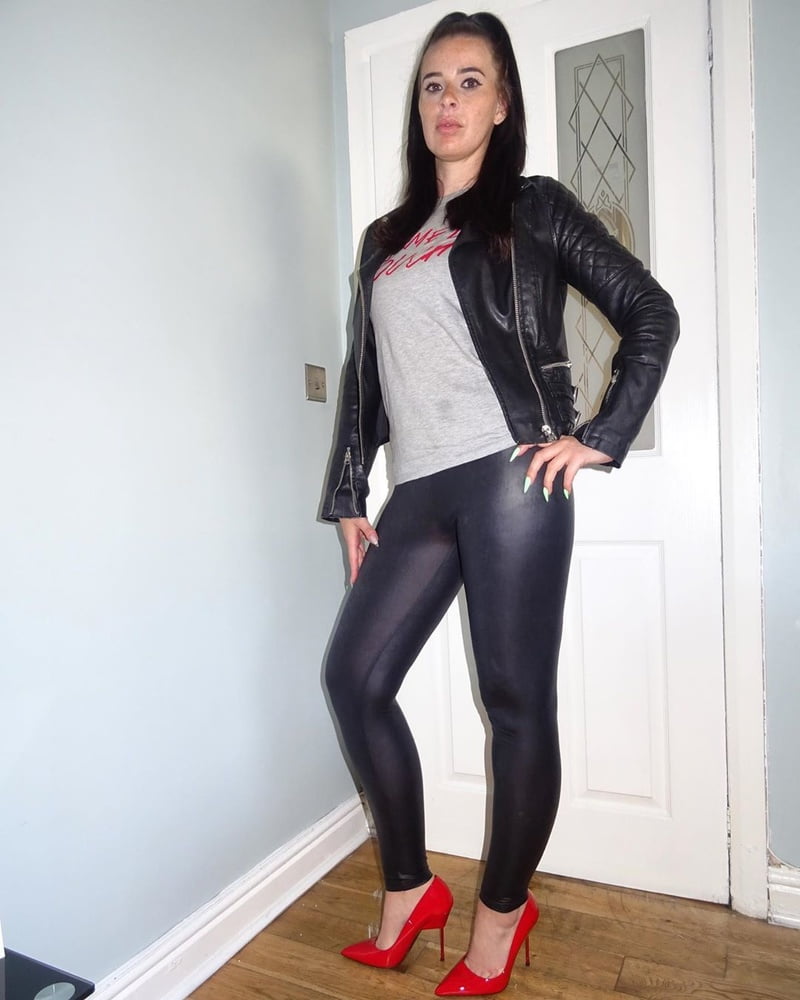 Young Dutch MILF Trish in latex and leather pants2 - 22 Photos 