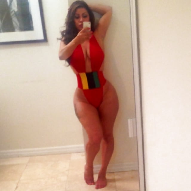 Latinas In Swimsuit 6 porn pictures