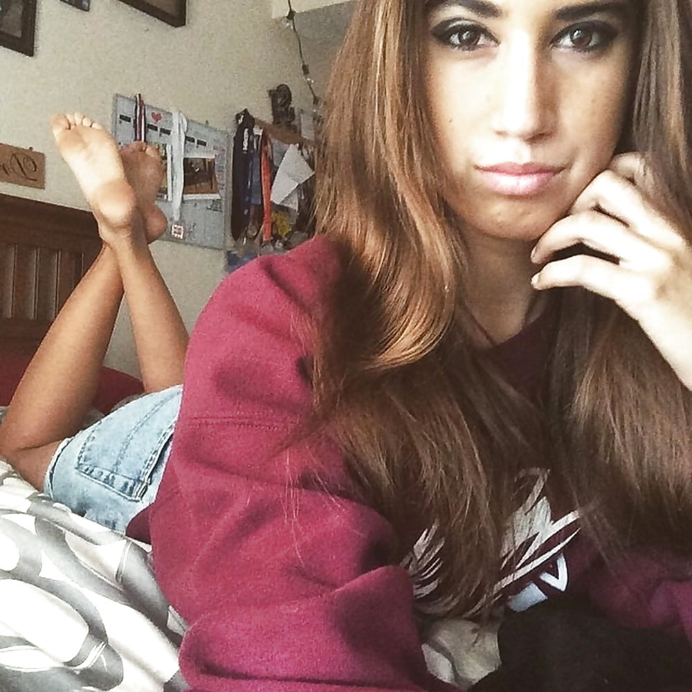 selfshot girls feet pose!!! porn pictures