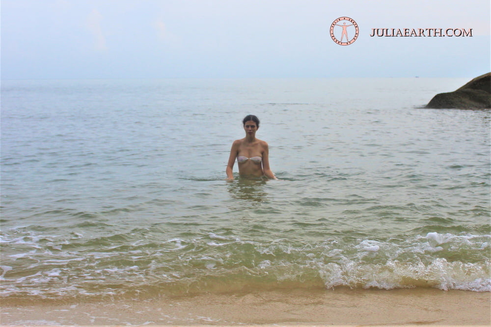 Part 5. Julia V Earth in white bikini at the beach. - 7 Photos 