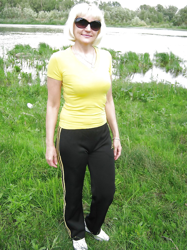 Sexy MATURES and MILFs 37 porn pictures