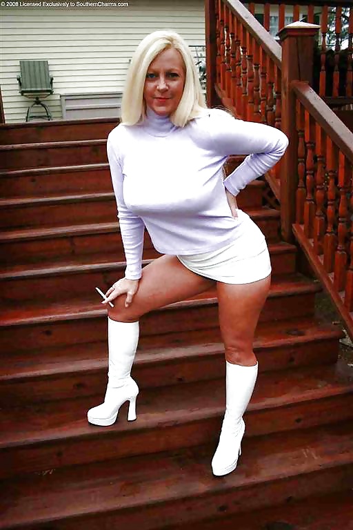 Just catch a horny Granny (83) porn pictures