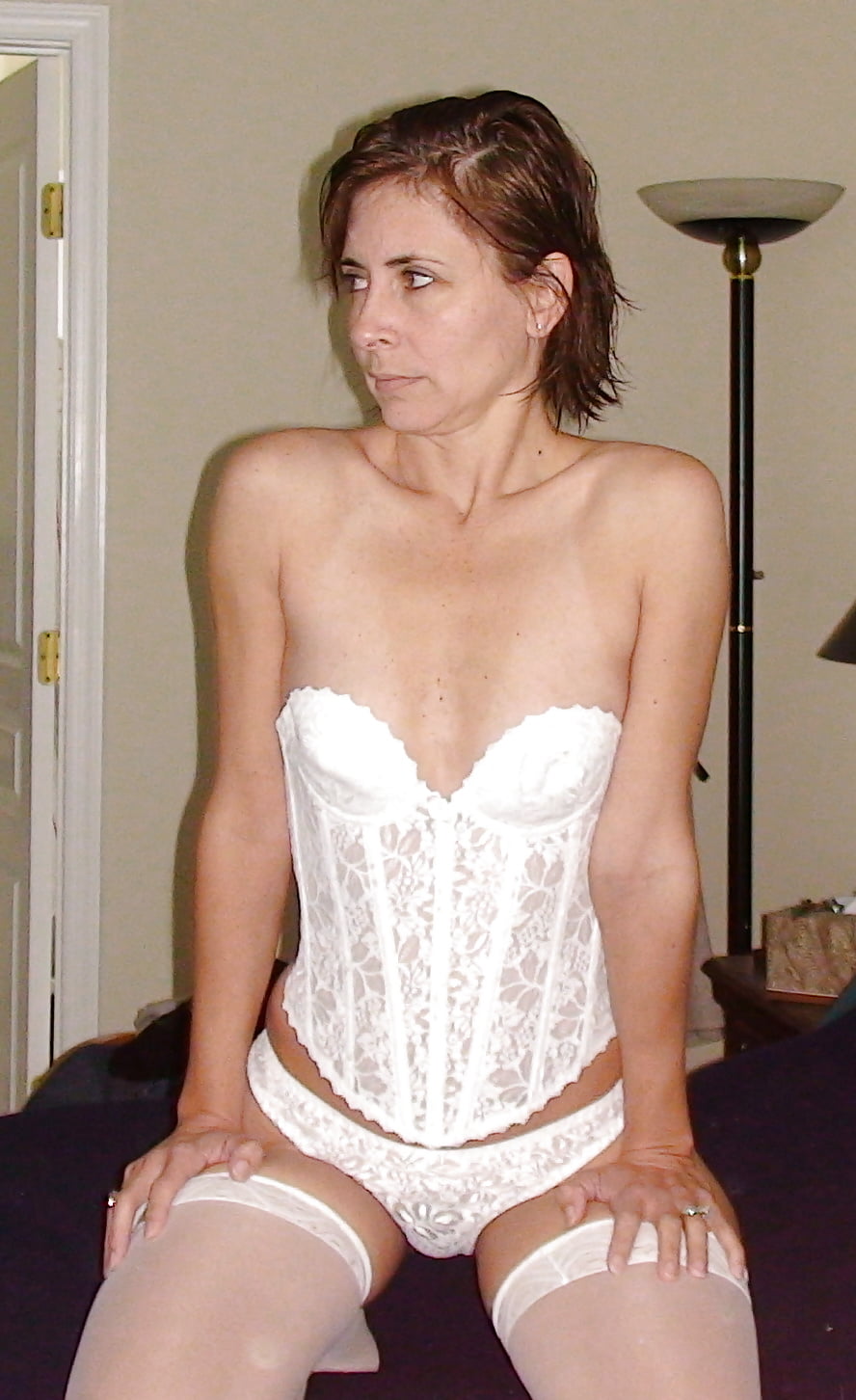 brunette milf porn pictures