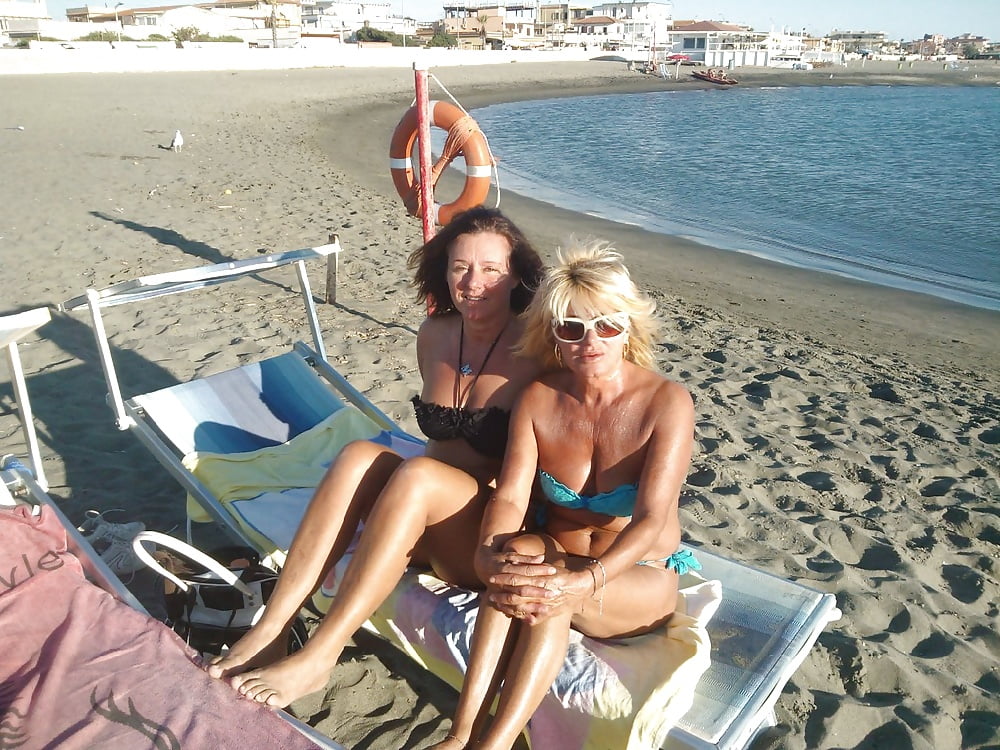 Nice Bikini Milfs&Teens porn pictures