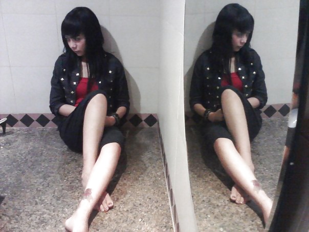 Astrid Prasetyo teen feet foot shoes ayak porn pictures